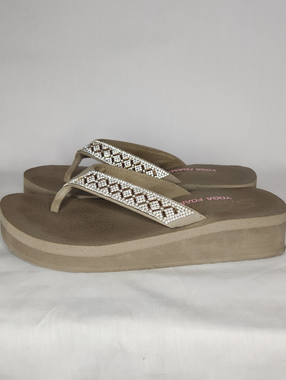 Sketchers Rinestone Vinyasa Glory Day Taupe Wedge Yoga Foam Sandals Comfy Size 6